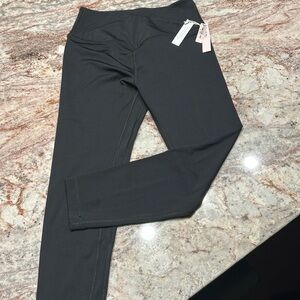 Victoria’s Secret women’s NWTs size 14 black 7/8 length leggings